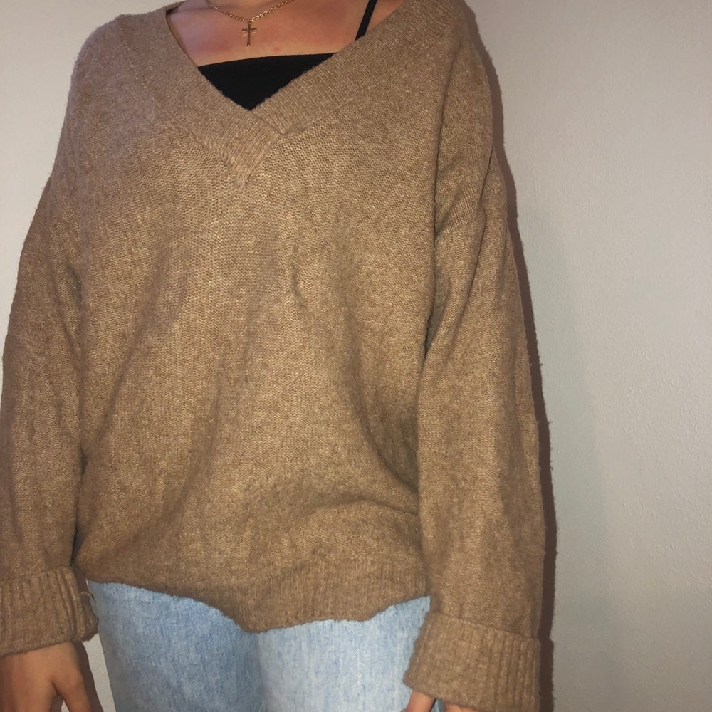 H&M SWEATER - Picture 2 of 2
